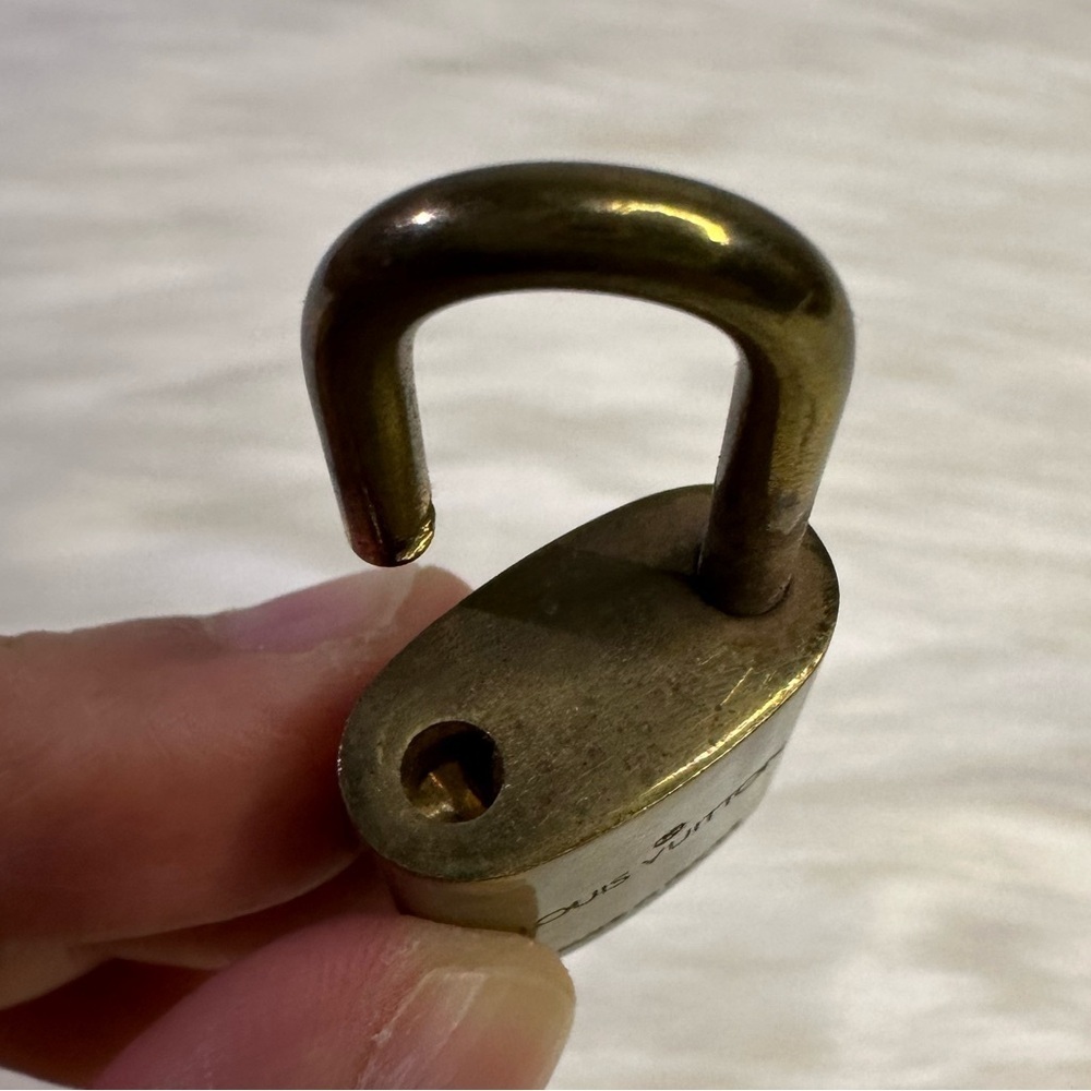 LOUIS VUITTON lock and key #319 - Picture 9 of 11